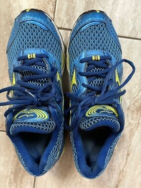 Mizuno Blue and Yellow Mesh Athletic Sneakers